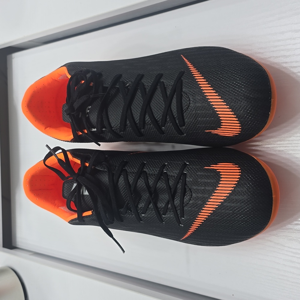 Nike - Soccer Cleats - Size 10 - black & Orange - New Never used